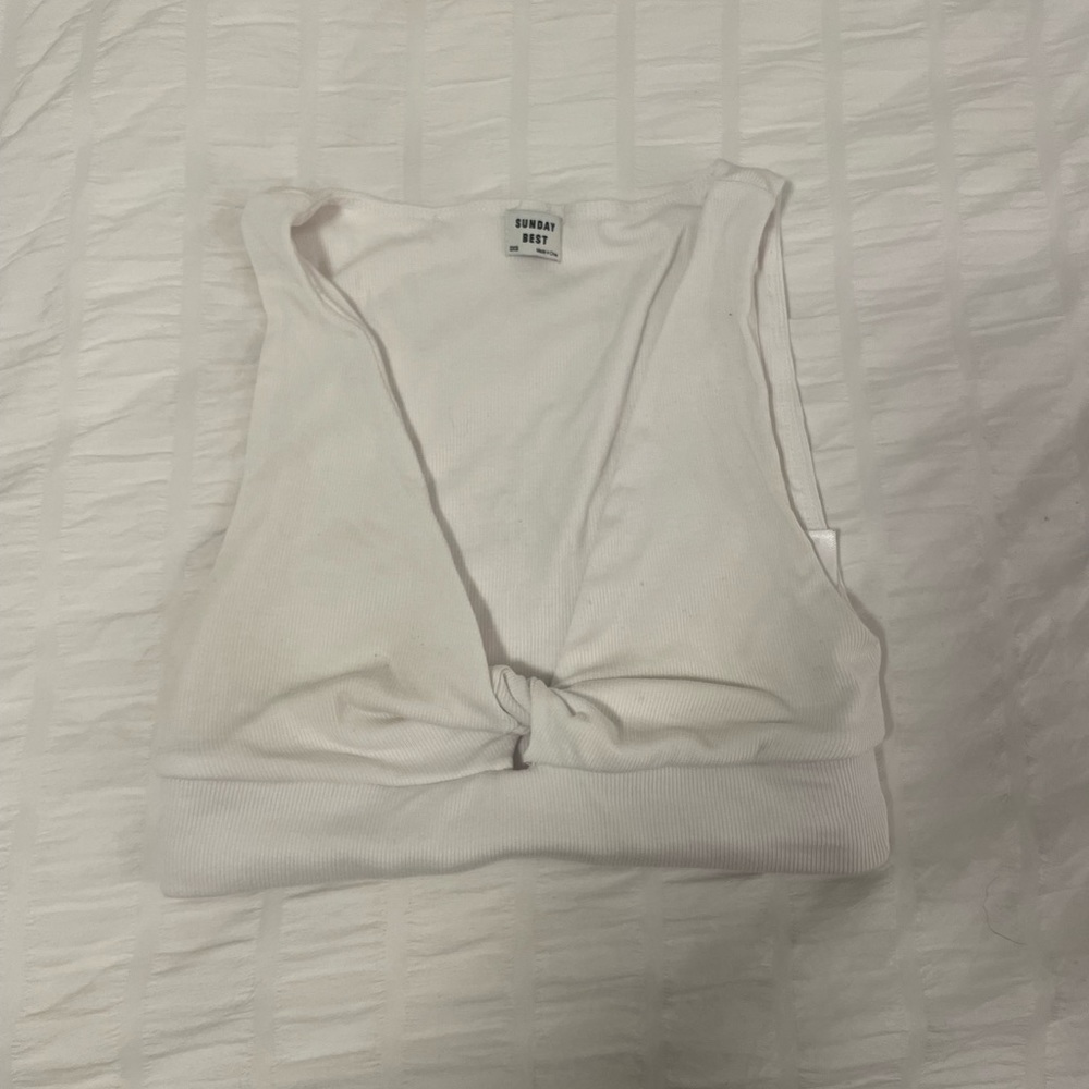 Aritzia Sunday’s Best Crop Top